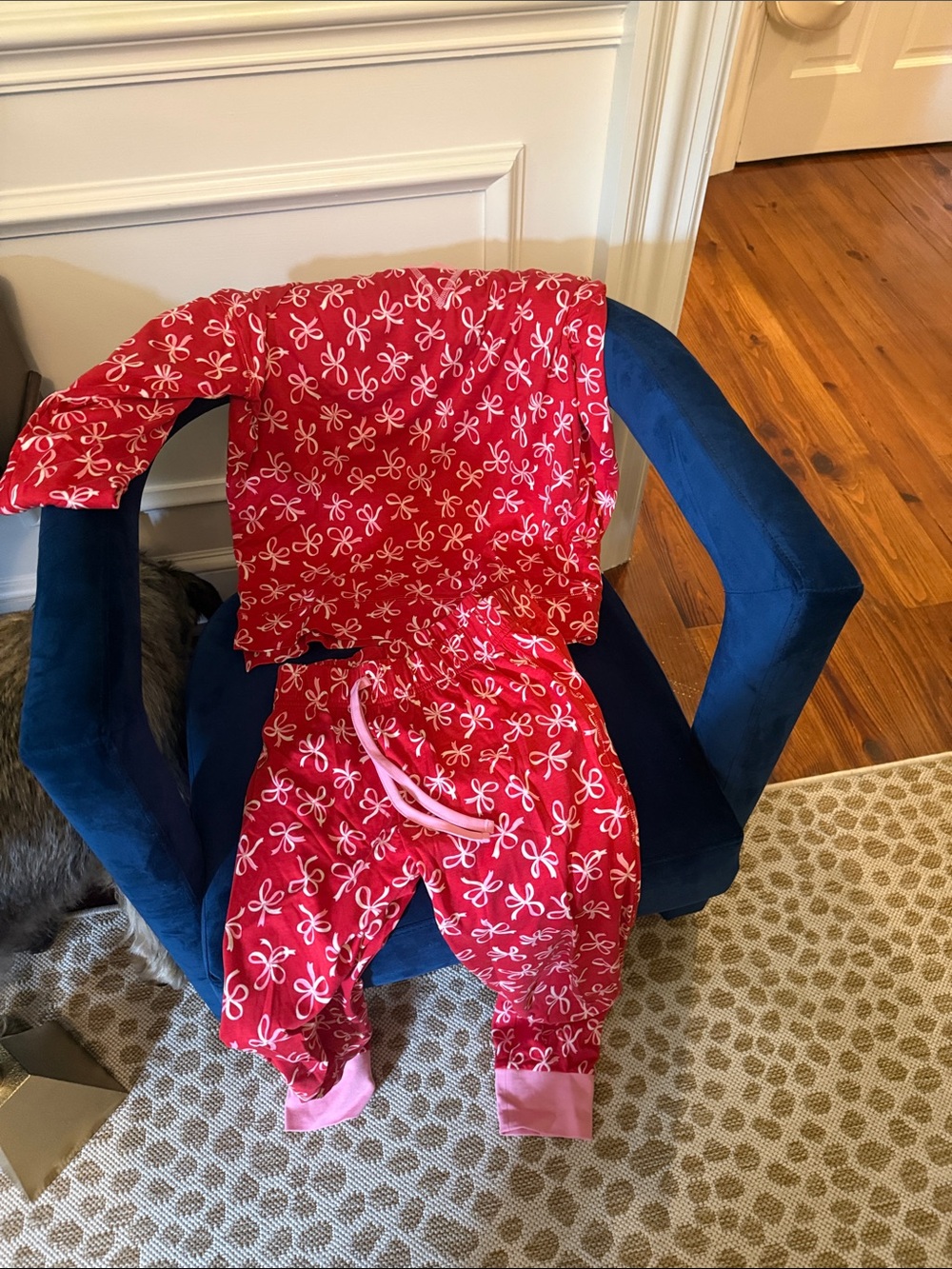 The Beaufort Bonnet Company Red Bow-Print Pajama Set with Pink Cuffs